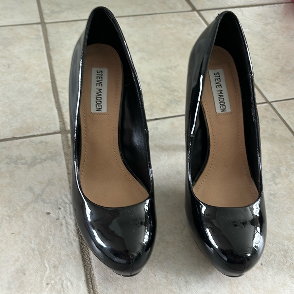 Black patent pumps
